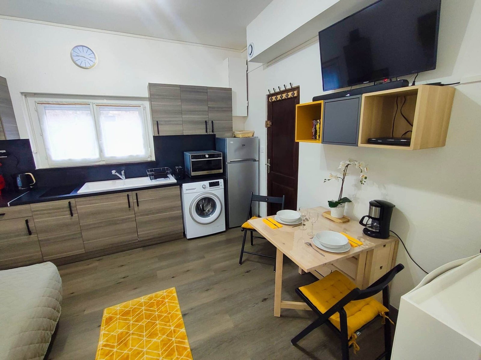 pièce de vie studio location saisonnière